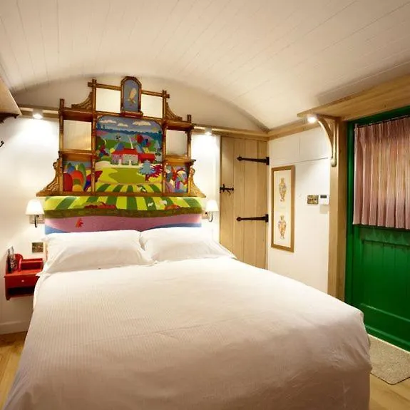 Hornington Manor Luxury Shepherd Huts York Birleşik Krallık